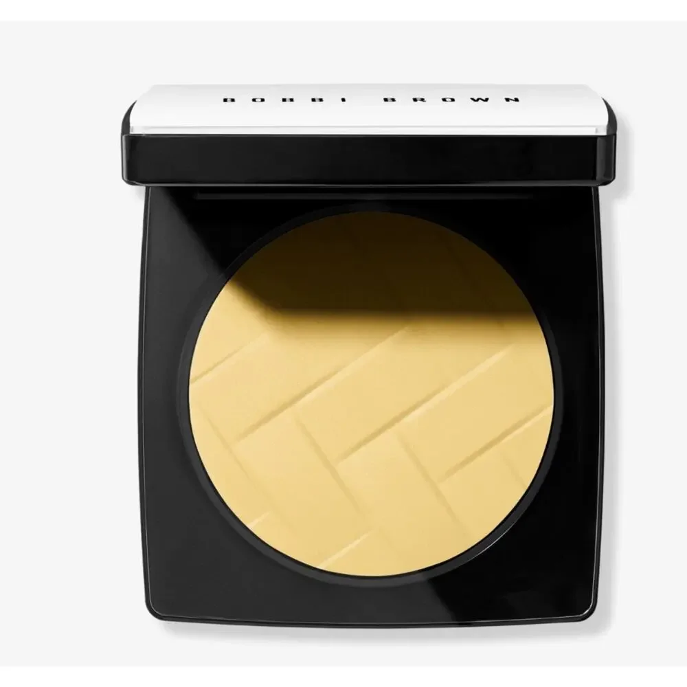 Bobbi Brown Vitamin Enriched Pressed Powder in Yellow